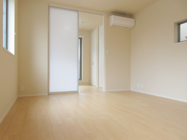 Ｃｏｍｆｏｒｔ　田端の居間・リビング|キレイなフローリングのお部屋です