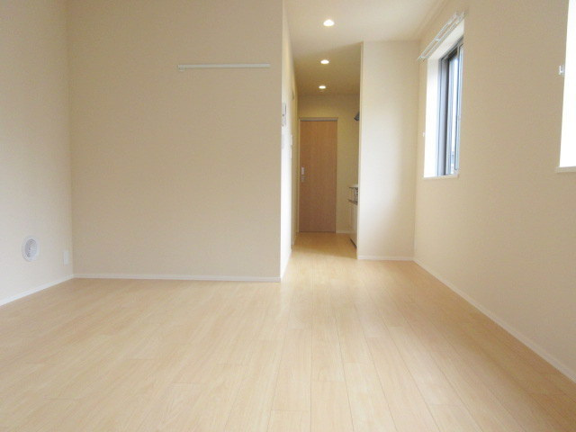 Ｃｏｍｆｏｒｔ　田端の居間・リビング|キレイなフローリングのお部屋です