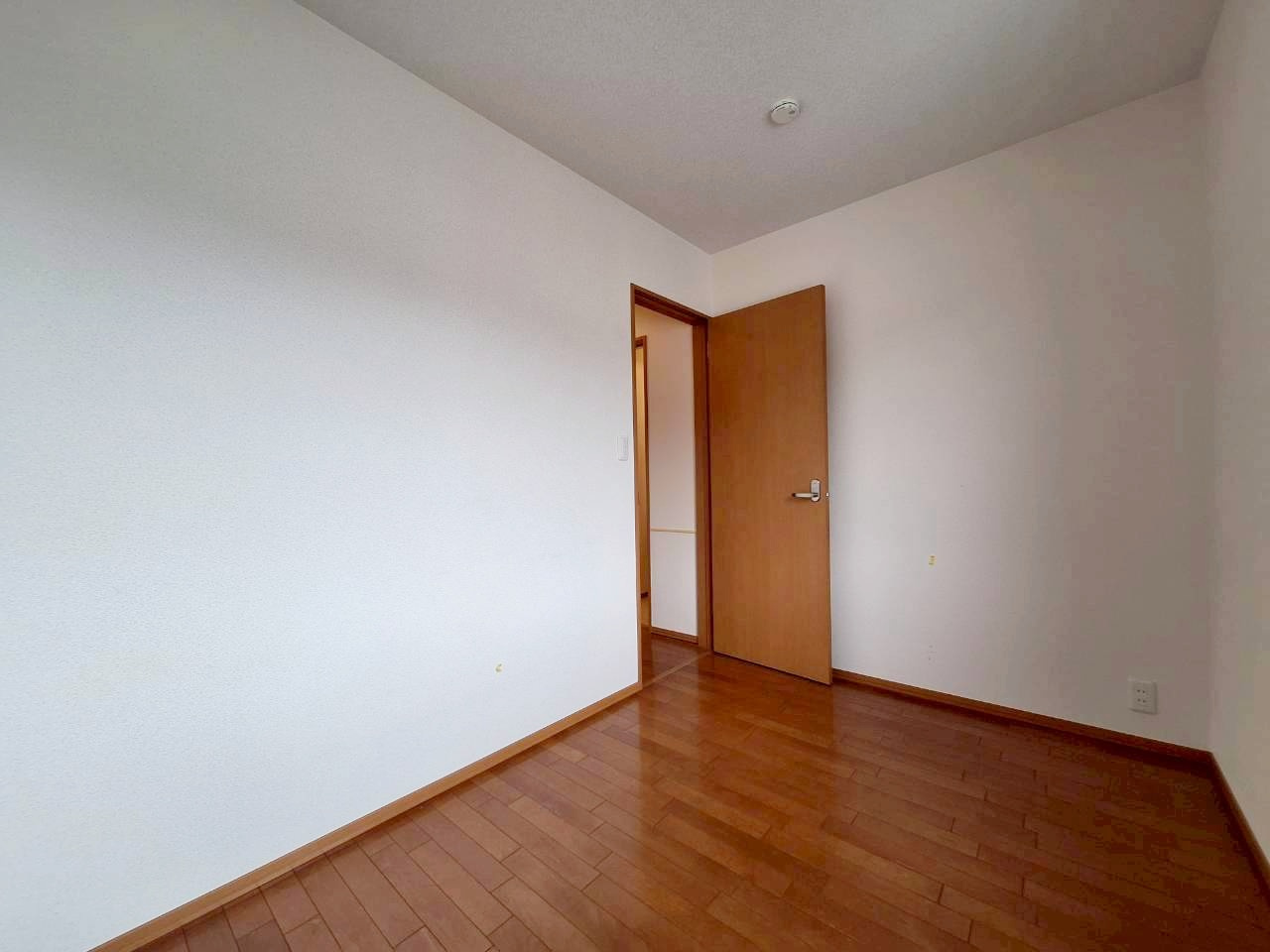 クレール逗子の玄関|玄関にはセパレートタイプのシューズボックス