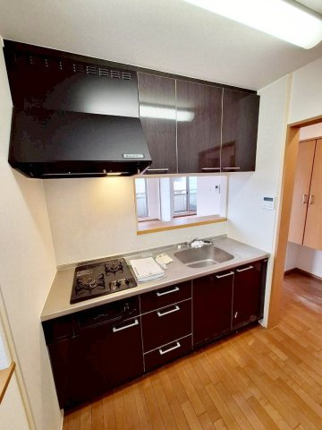 クレール逗子のキッチン|料理に幅も広がるグリル付ガス２口システムキッチン