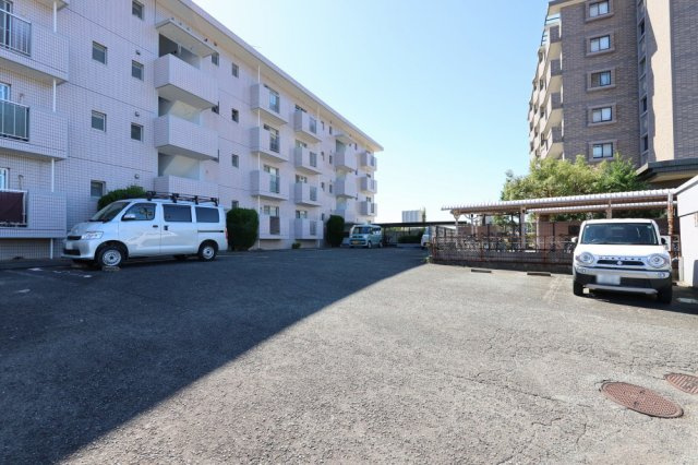 ビレッジ都府楼IIの駐車場