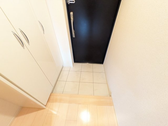 第16シントウキョウビルの玄関