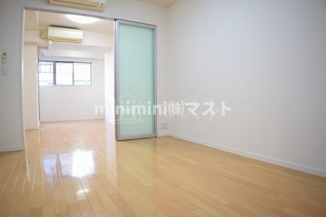 アーデンタワー北堀江の居間・リビング