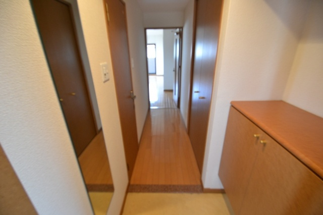 プレサンス新神戸の玄関