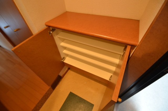 プレサンス新神戸の玄関