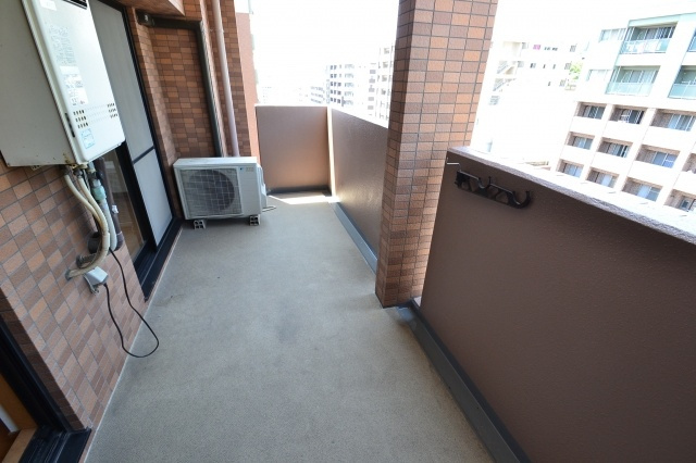 プレサンス新神戸のバルコニー