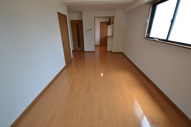 プレサンス新神戸の居間・リビング