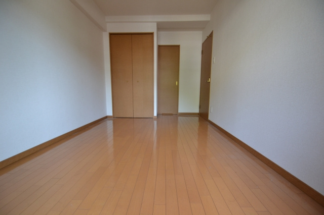 プレサンス新神戸の居間・リビング