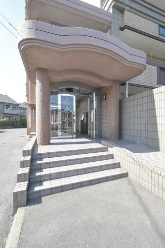 プレステージ塔原のエントランス