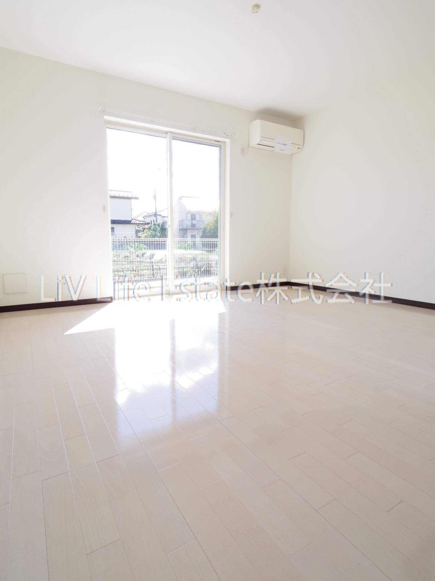 小平市津田町３丁目のアパートの居間・リビング