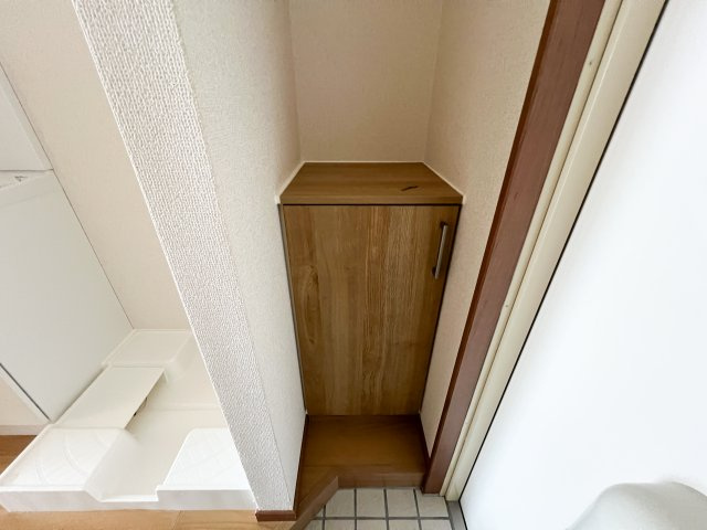 フィットハイム日の出の玄関