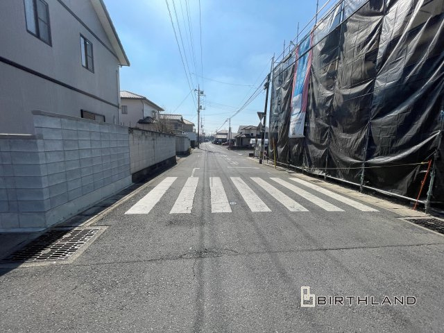 新築戸建・新築建売　佐野市天神町第5　城北小学校・西中学校の前面道路含む現地写真|前面道路には横断歩道もありお子様の通学にも安心ですね！