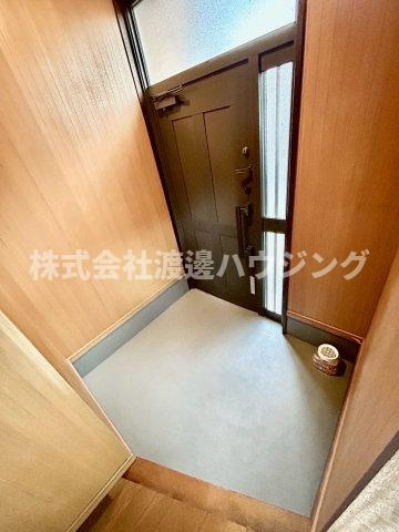 東大阪市西石切町2丁目一戸建の玄関