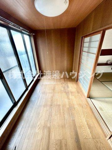 東大阪市西石切町2丁目一戸建の洋室