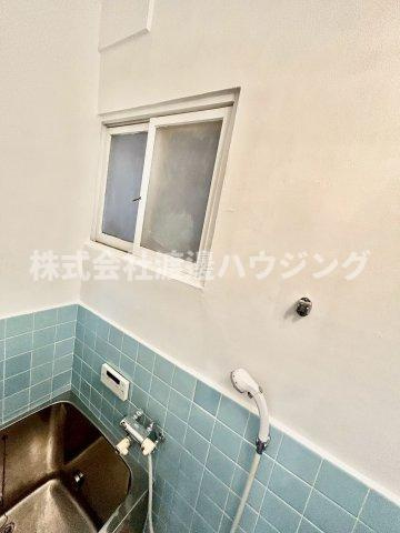 東大阪市西石切町2丁目一戸建のその他|窓