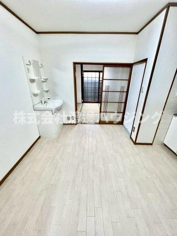 東大阪市西石切町2丁目一戸建の居間・リビング