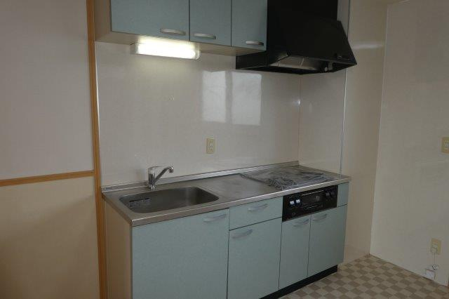 AXIA倉敷のキッチン|３口ガスコンロ付きシステムキッチン