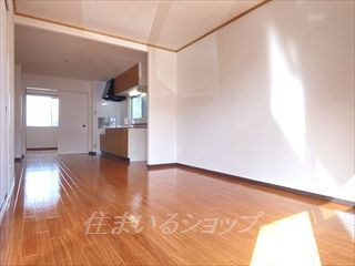 広島市安佐北区口田南６丁目のアパートの居間・リビング