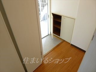 広島市安佐北区口田南６丁目のアパートの玄関