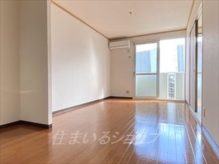 広島市安佐北区口田南６丁目のアパートの居間・リビング|エアコン付き