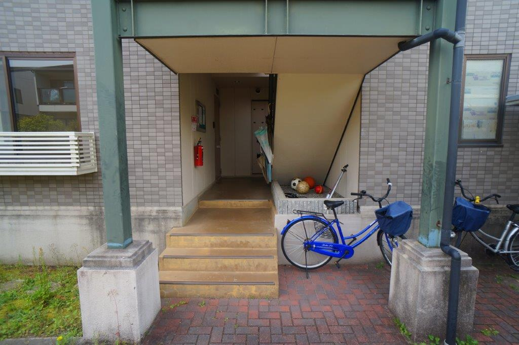 バーベナ光台Ｉ棟のエントランス
