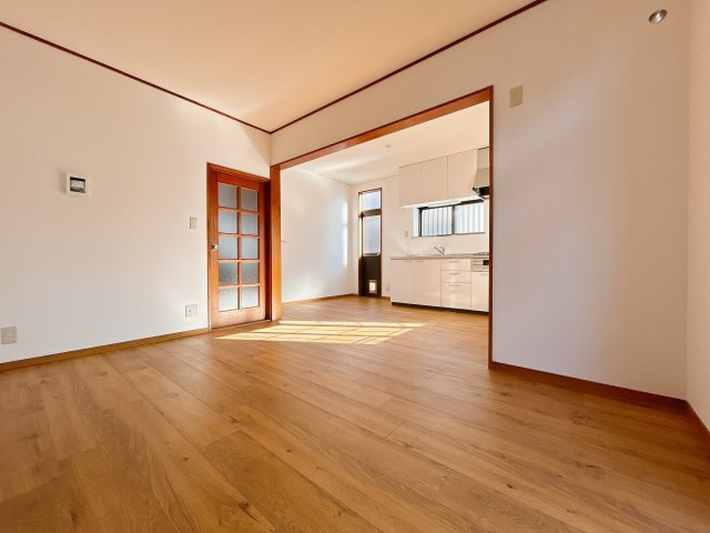 鴻巣市鎌塚5丁目の居間・リビング|クロス・床材
令和8年2月リフォーム実施