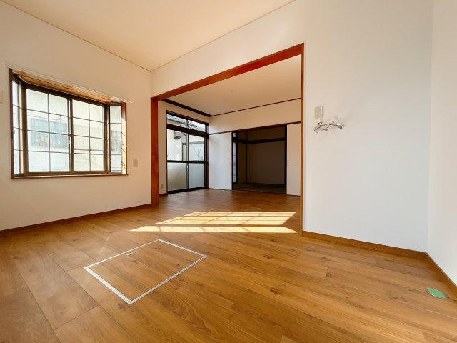 鴻巣市鎌塚5丁目の居間・リビング|クロス・床材
令和8年2月リフォーム実施