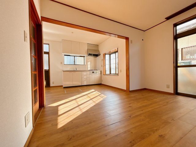 鴻巣市鎌塚5丁目の居間・リビング|クロス・床材
令和8年2月リフォーム実施