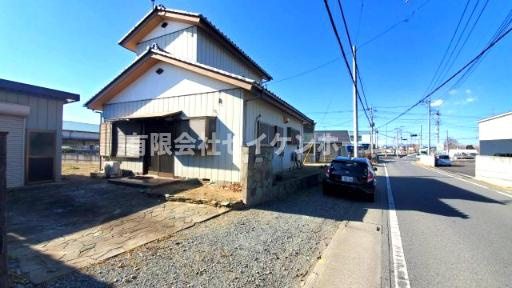 深谷市榛沢新田　中古住宅（土地２１０坪超）の前面道路含む現地写真