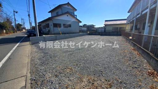 深谷市榛沢新田　中古住宅（土地２１０坪超）の駐車場