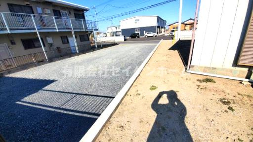 深谷市榛沢新田　中古住宅（土地２１０坪超）の駐車場