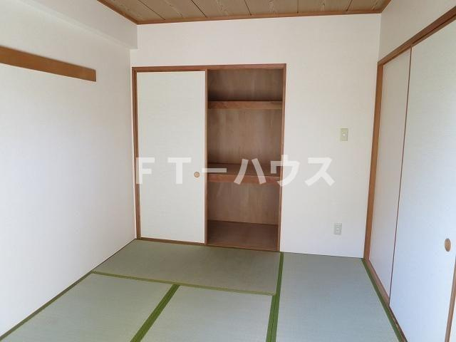 ホーム上の台の和室