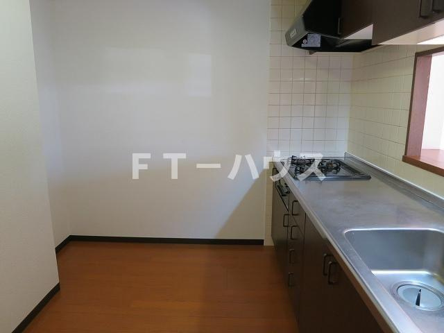 ホーム上の台のキッチン