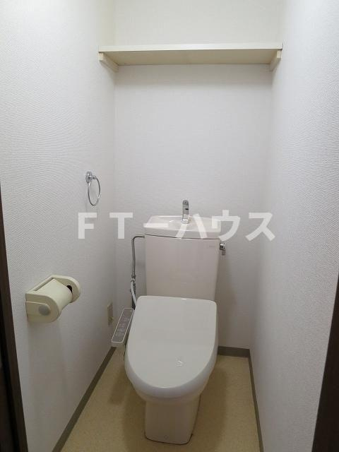 ホーム上の台のトイレ