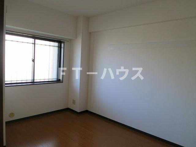 ホーム上の台の寝室