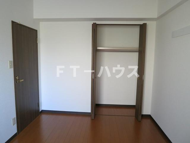ホーム上の台の内装
