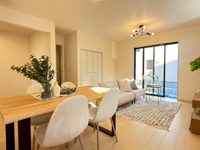 川越木野目　新築一戸建て　２号棟の居間・リビング|ゆったりとしたリビングです