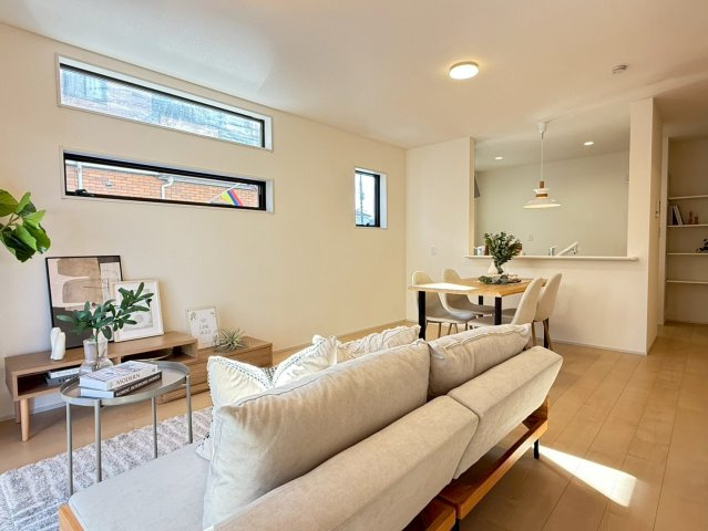 川越木野目　新築一戸建て　２号棟の居間・リビング|ゆったり過ごせる居間です