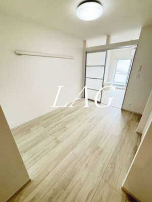 【居間・リビング】 | リブリ・高野 | 洋室のお部屋です。