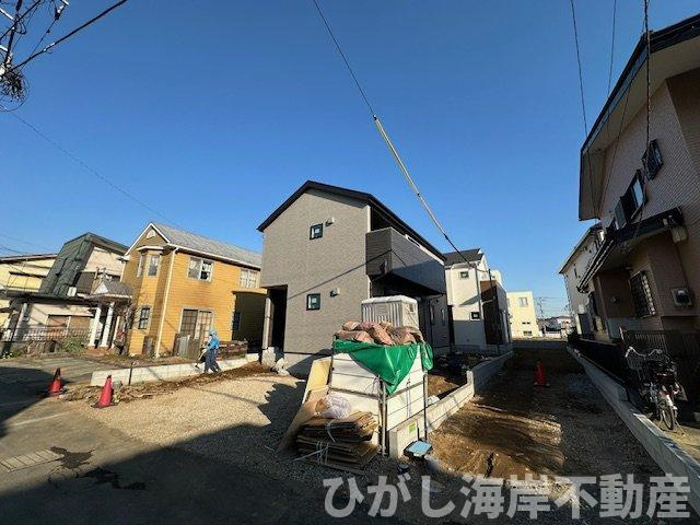 茅ヶ崎市萩園　新築戸建　全２棟の前面道路含む現地写真|1月16日撮影　建築中　現地外観