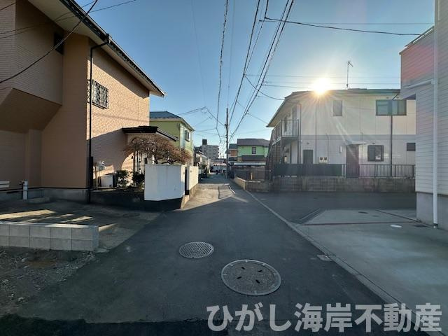 茅ヶ崎市萩園　新築戸建　全２棟の前面道路含む現地写真|1月16日撮影　建築中　現地外観