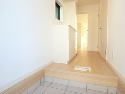 【玄関】 | 馬場3丁目戸建 | 貸主の入居前に撮影