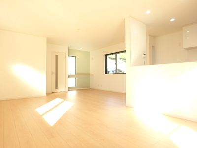 【居間・リビング】 | 馬場3丁目戸建 | 貸主の入居前に撮影