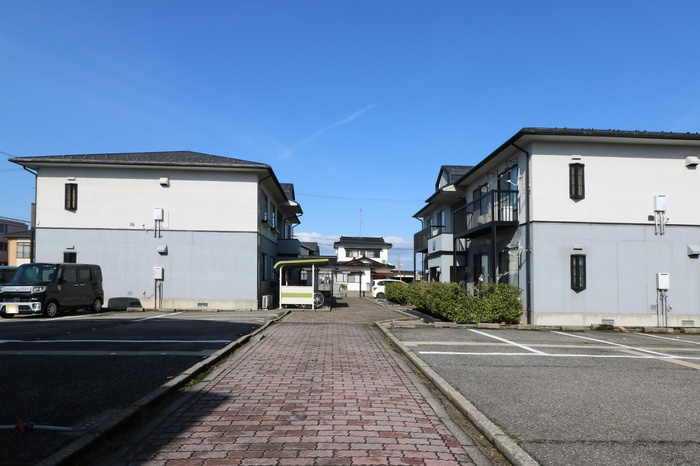 サンビレッジ　8の駐車場