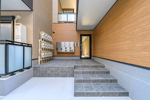 ダンデリオン港南台のエントランス