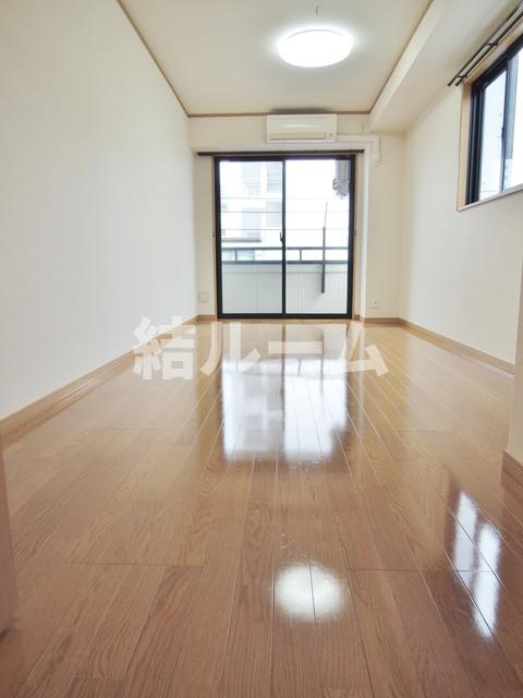 北区赤羽１丁目の賃貸マンションの居間・リビング