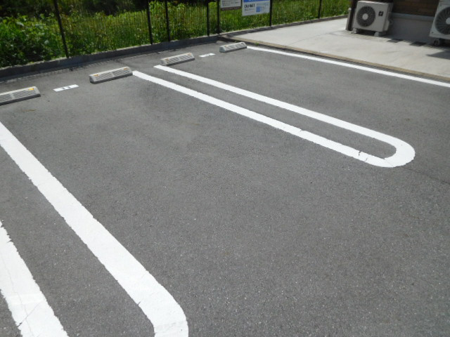 姫路市砥堀のハイツの駐車場