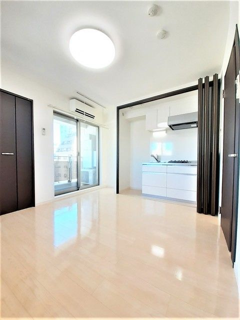 ＧＲＥＥＮ　ＬＡＶＲＡＳの居間・リビング