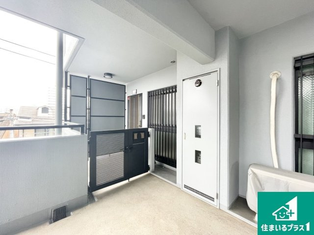 フロラシオン堺・香ヶ丘のエントランス|専用ポーチ付きです♪【現地写真】