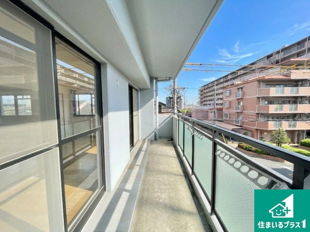 フロラシオン堺・香ヶ丘のバルコニー|バルコニーは日当たり良好な南東向き♪【現地写真】